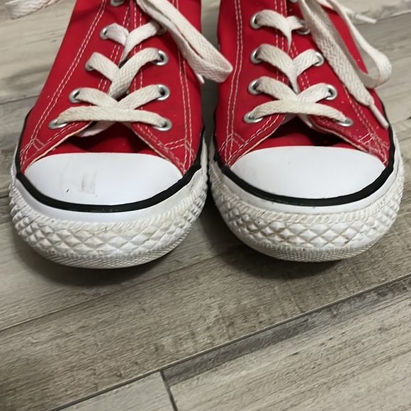 Very gently worn Converse All Star Low Tops in Red - Kids Size 3 - Picture 4 of 11